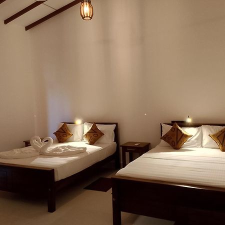 Malindu Yala Gate Hotel Tissamaharama Buitenkant foto