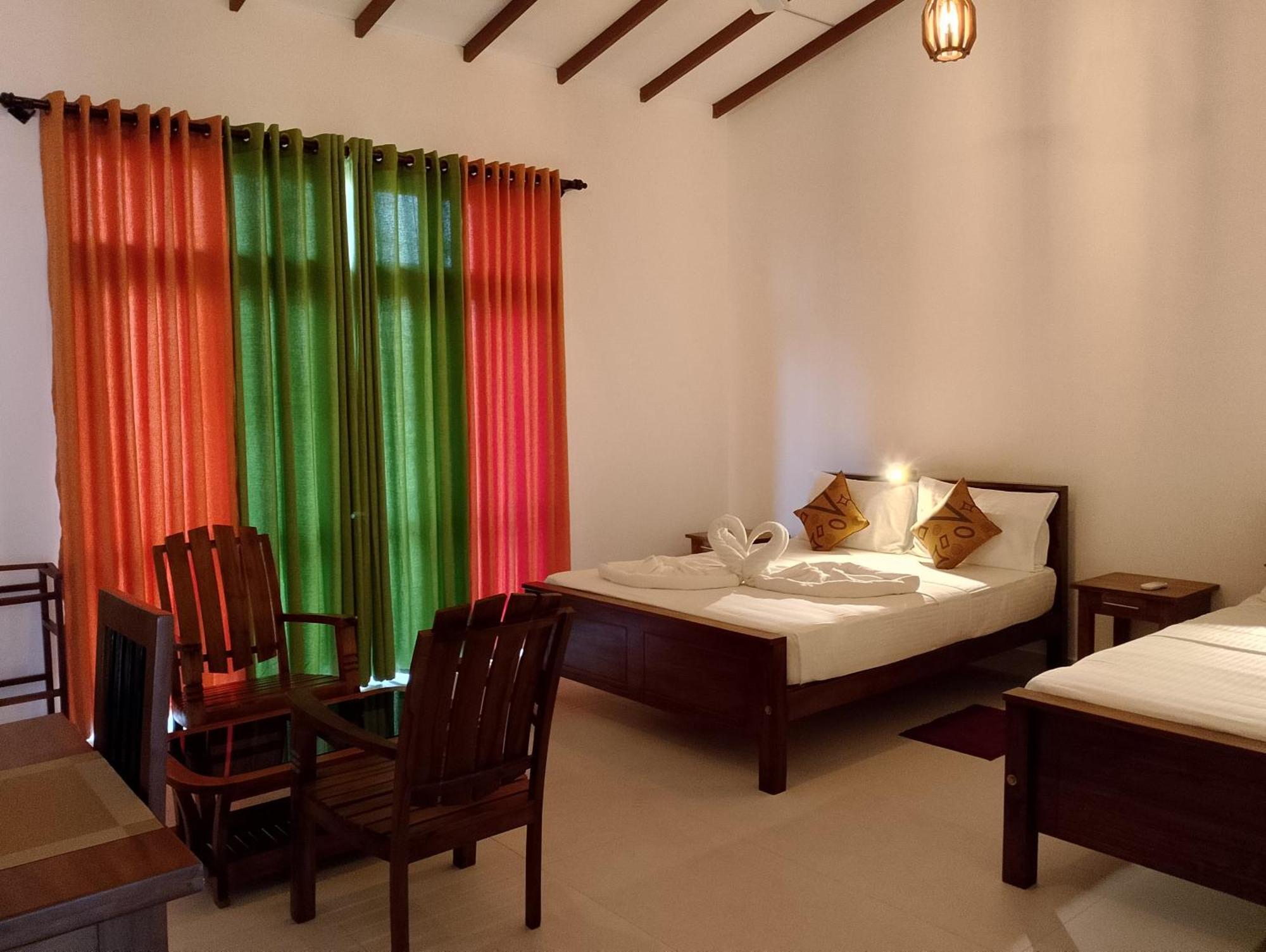 Malindu Yala Gate Hotel Tissamaharama Buitenkant foto