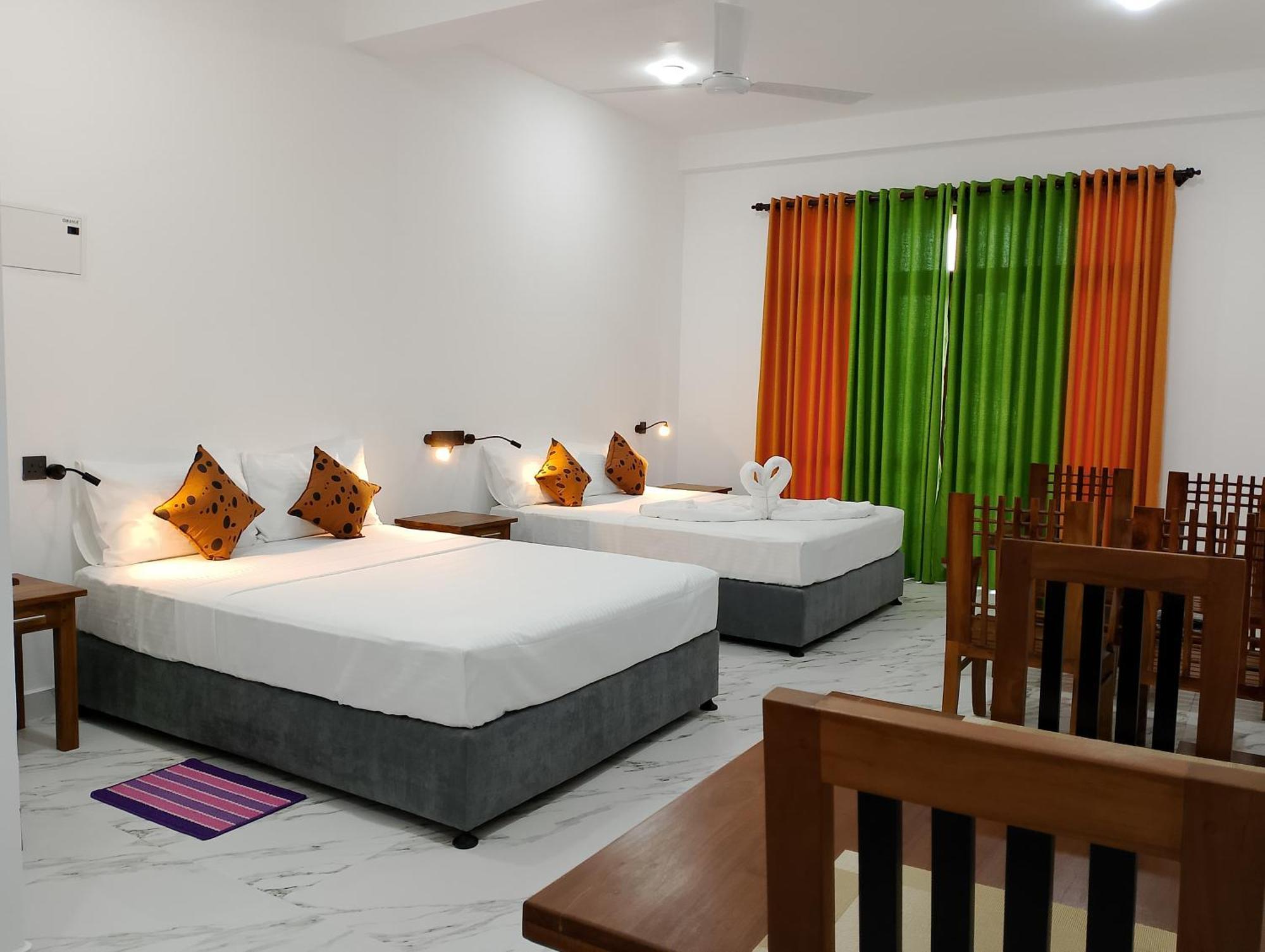 Malindu Yala Gate Hotel Tissamaharama Buitenkant foto