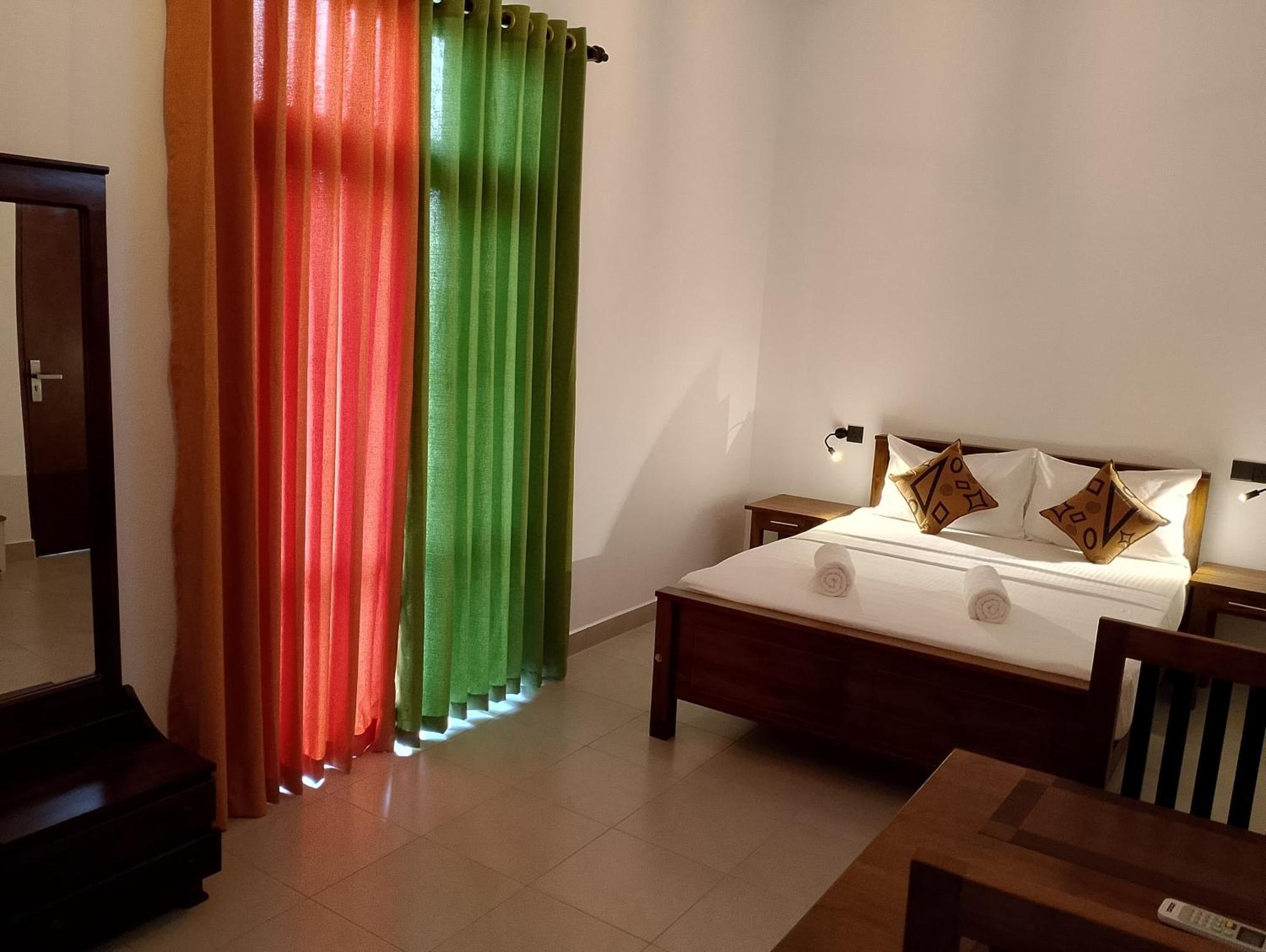Malindu Yala Gate Hotel Tissamaharama Buitenkant foto