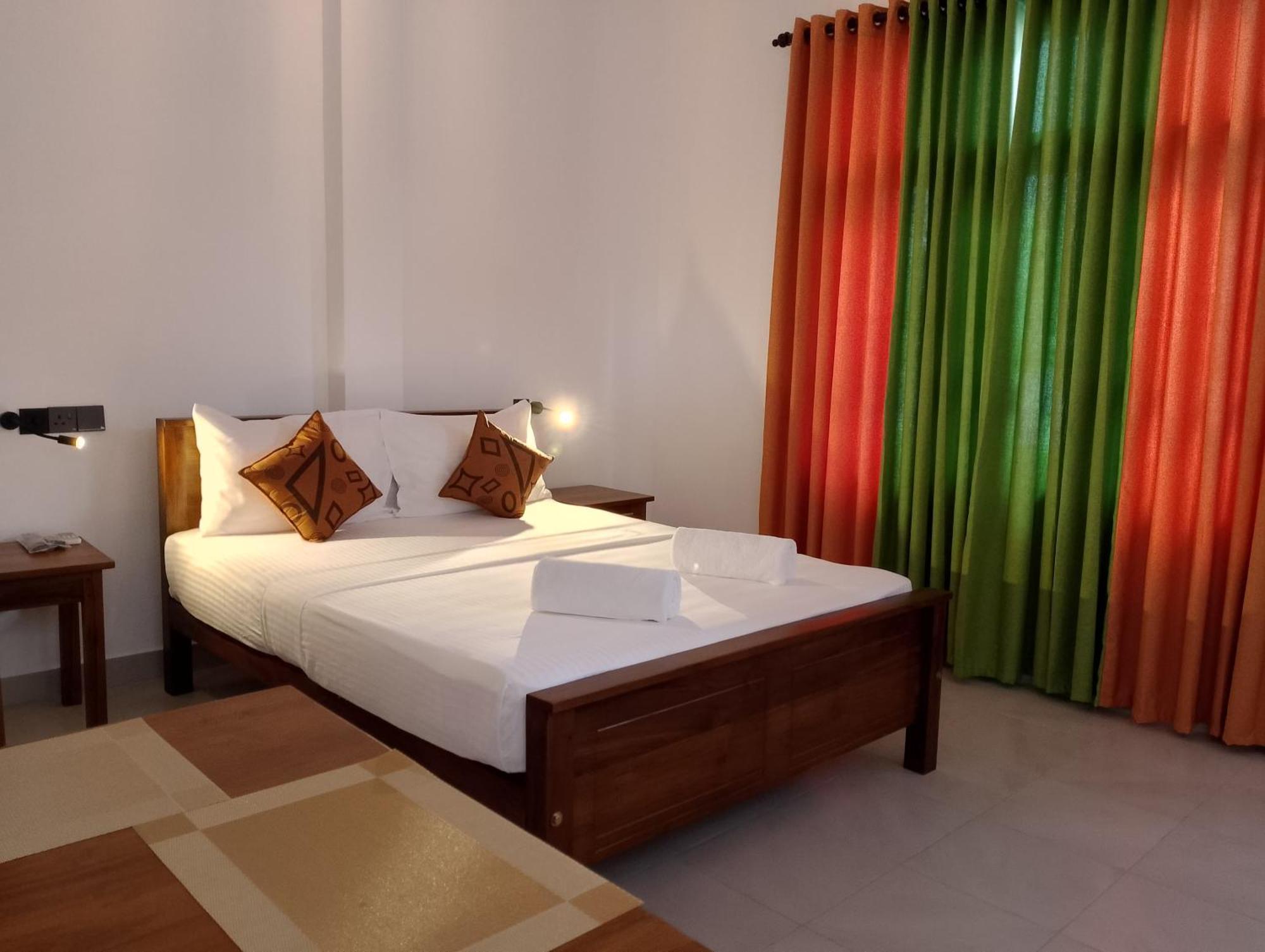 Malindu Yala Gate Hotel Tissamaharama Buitenkant foto