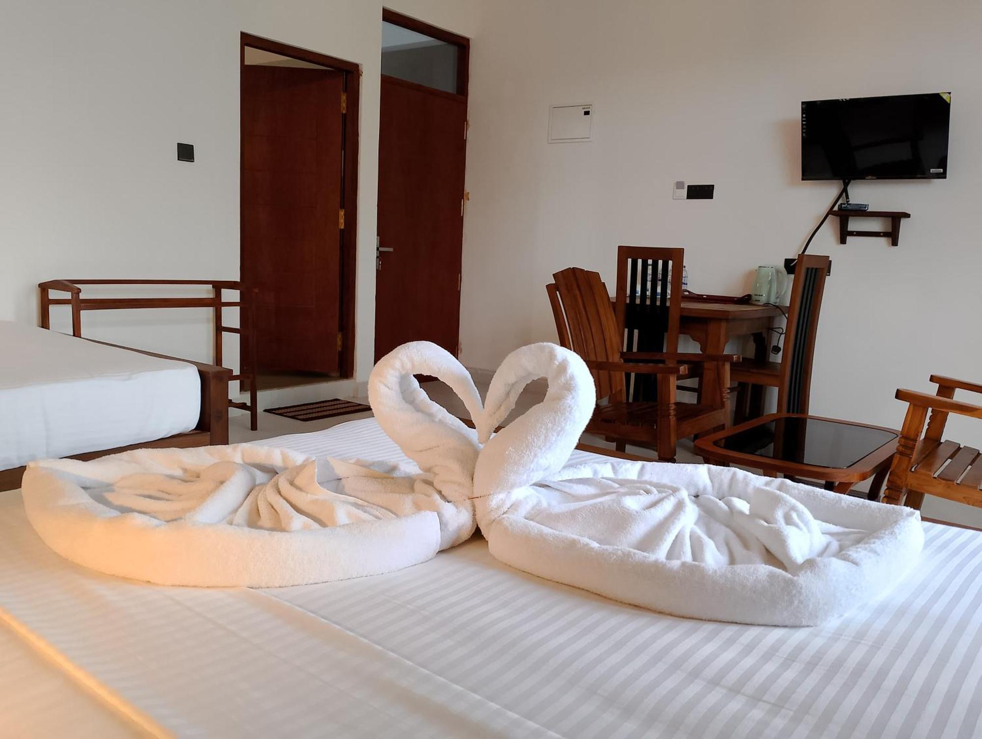 Malindu Yala Gate Hotel Tissamaharama Buitenkant foto