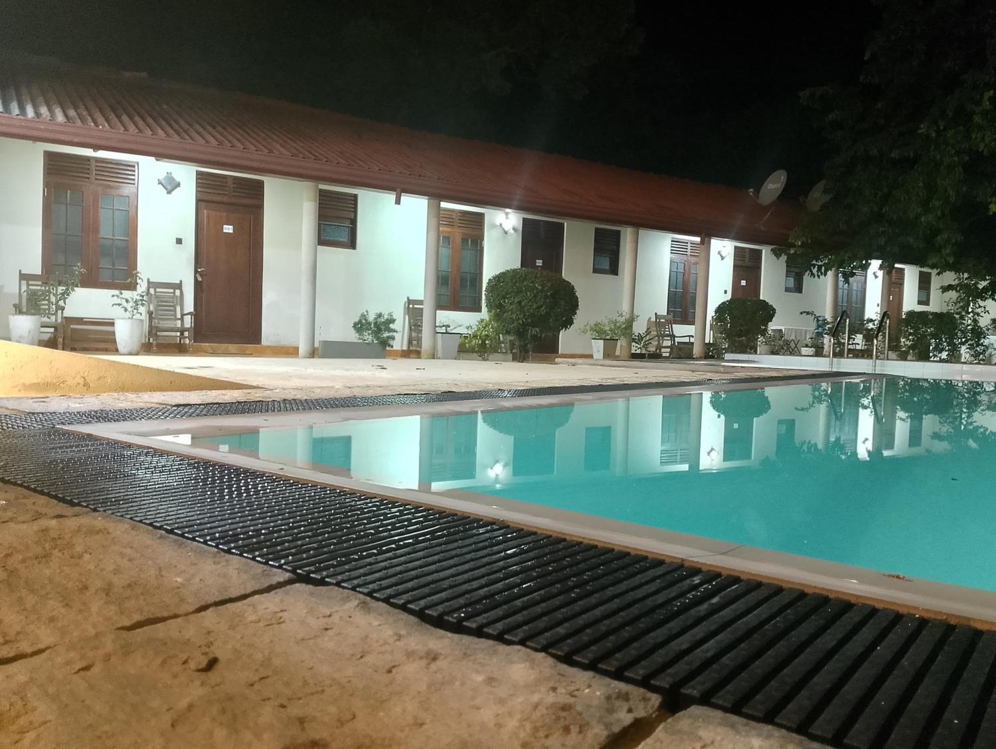 Malindu Yala Gate Hotel Tissamaharama Buitenkant foto