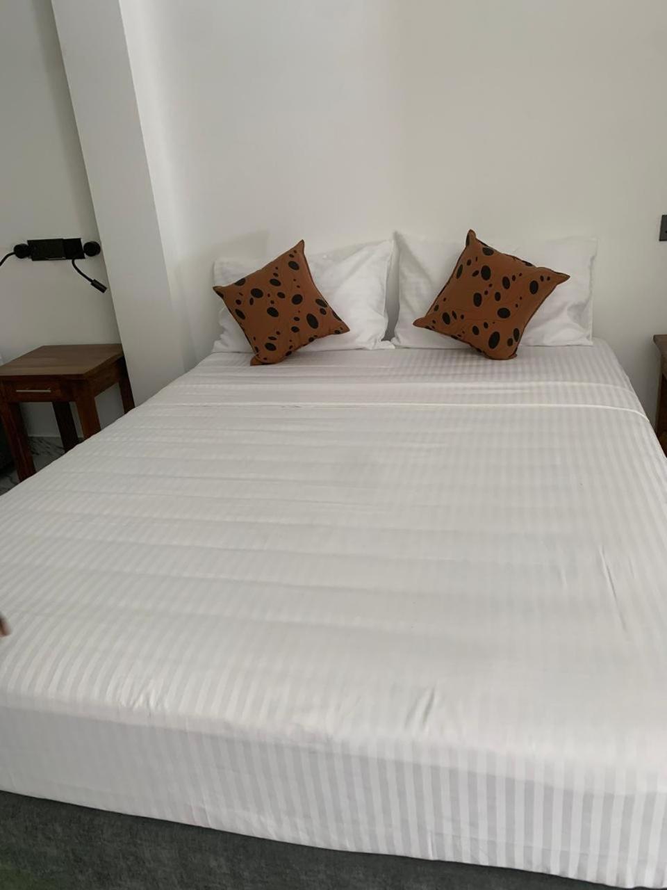 Malindu Yala Gate Hotel Tissamaharama Buitenkant foto
