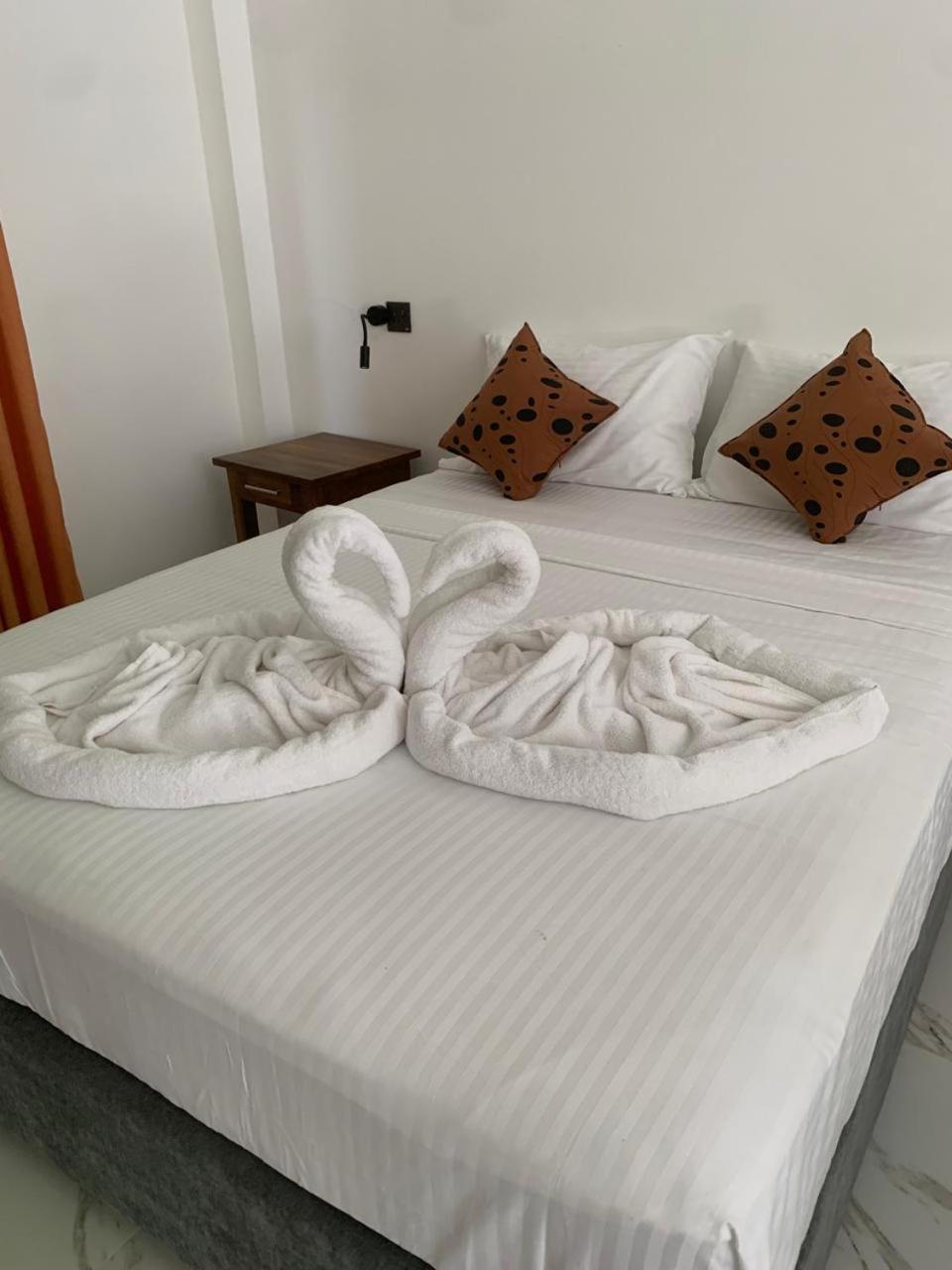 Malindu Yala Gate Hotel Tissamaharama Buitenkant foto