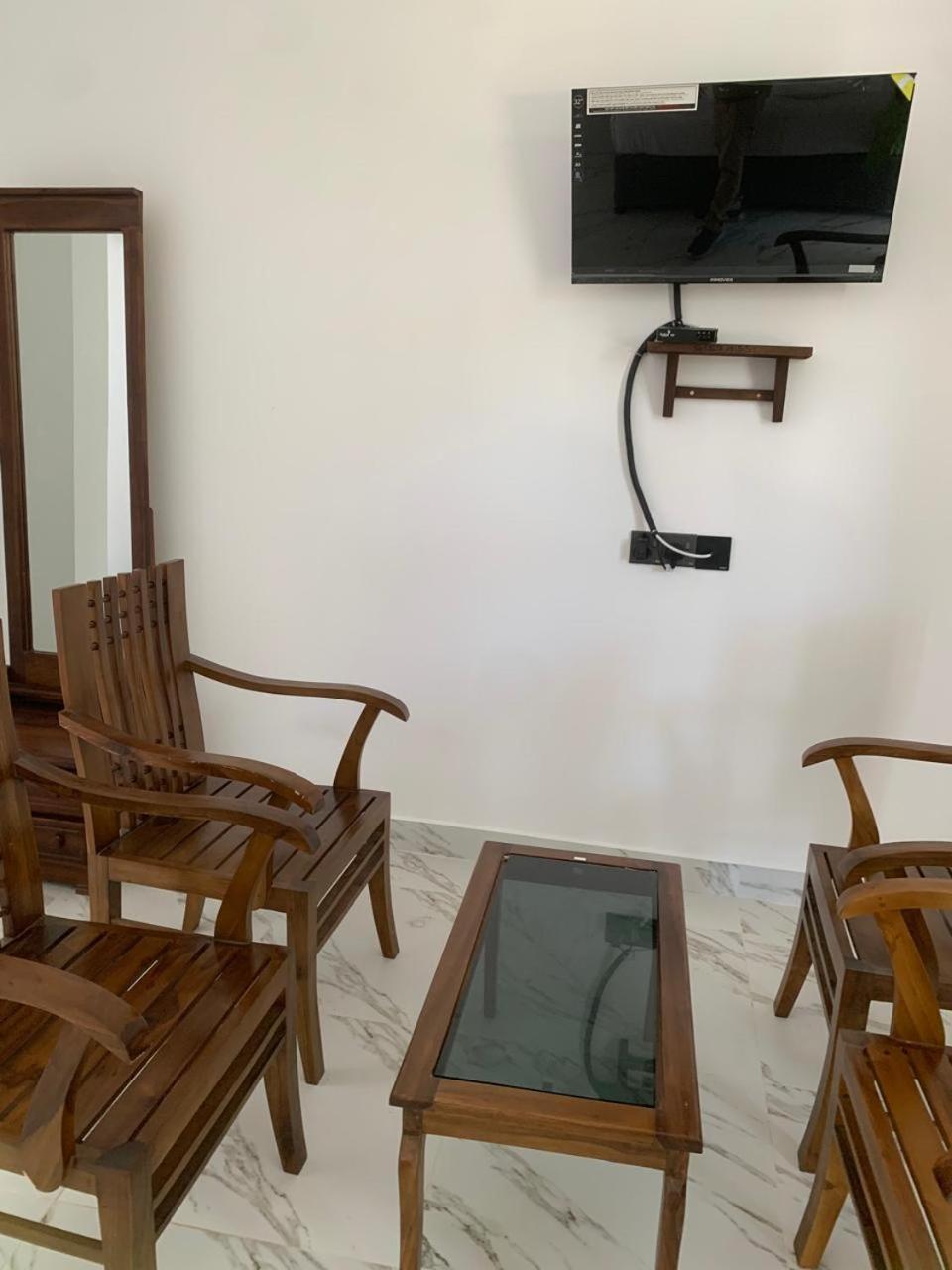 Malindu Yala Gate Hotel Tissamaharama Buitenkant foto