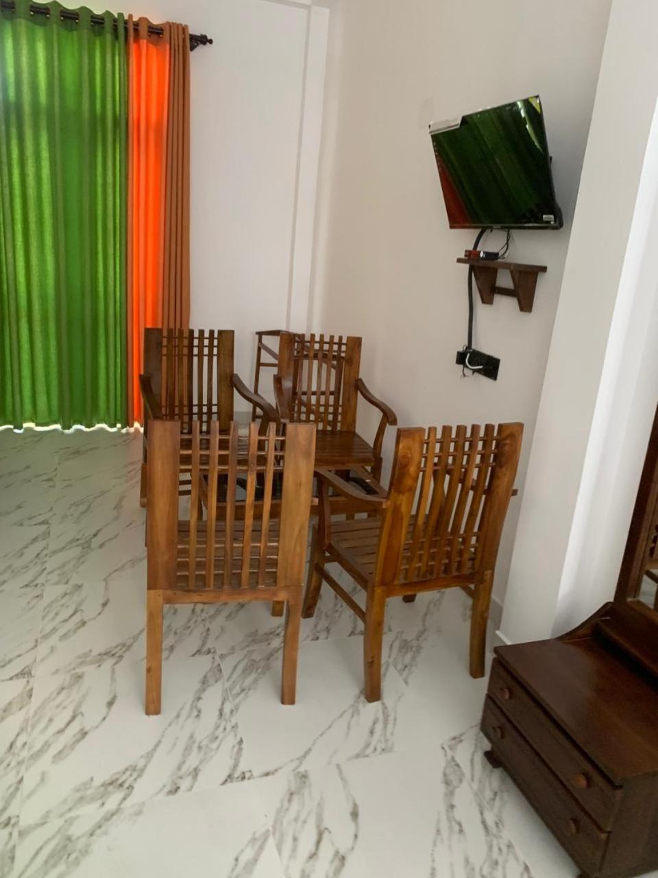Malindu Yala Gate Hotel Tissamaharama Buitenkant foto