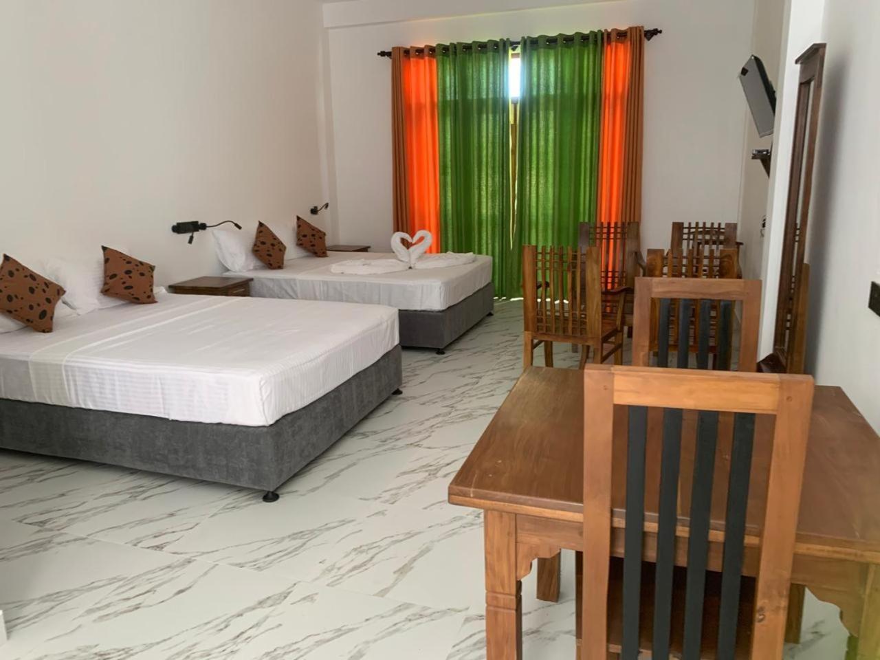 Malindu Yala Gate Hotel Tissamaharama Buitenkant foto