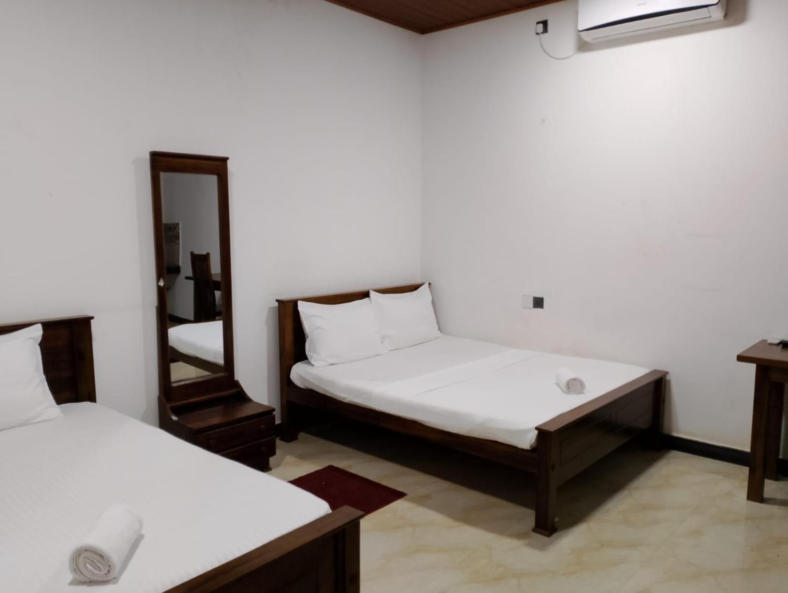 Malindu Yala Gate Hotel Tissamaharama Buitenkant foto