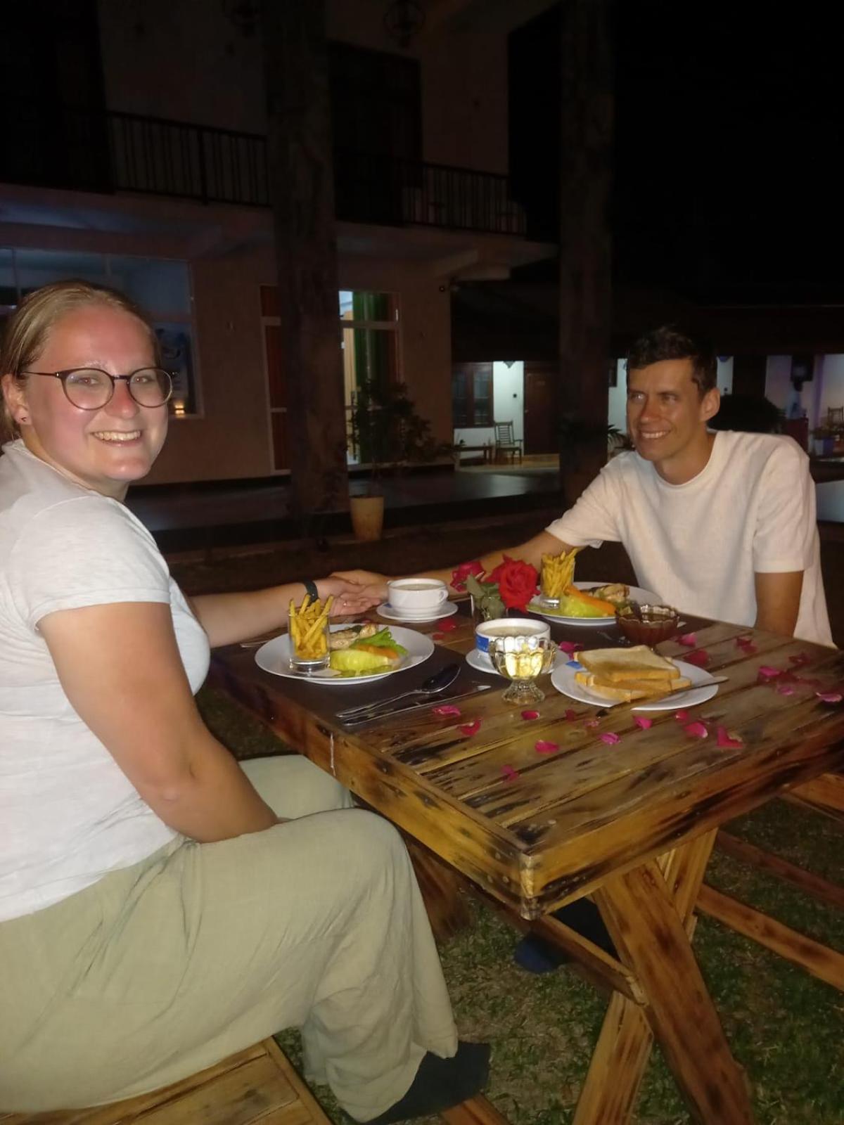 Malindu Yala Gate Hotel Tissamaharama Buitenkant foto